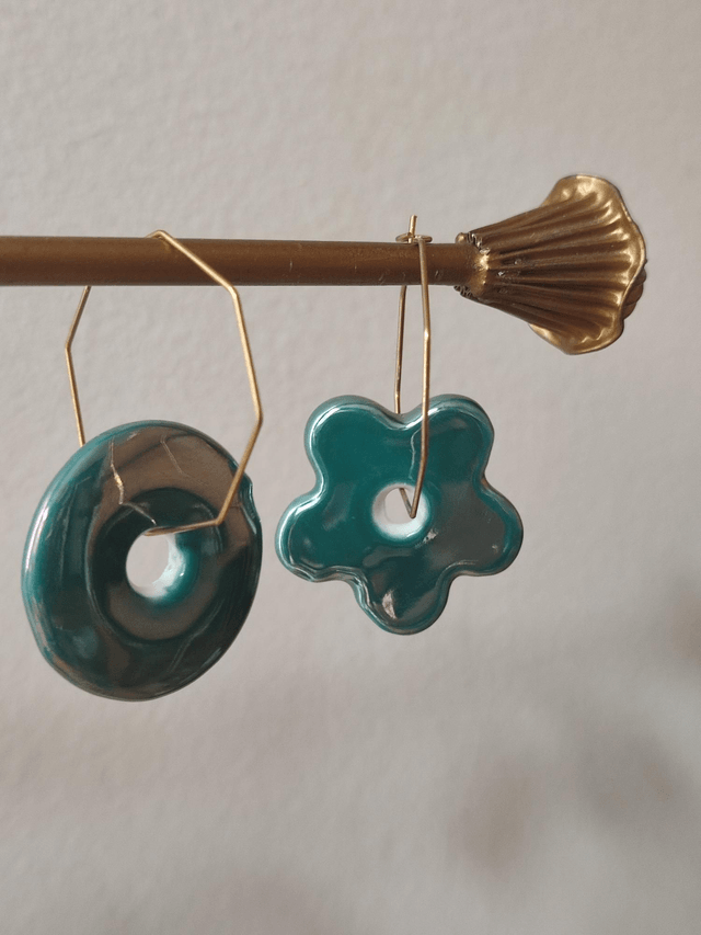 Créoles hexagonales et asymétriques bleu paon en céramique, acier inoxydable doré -sans nickel-