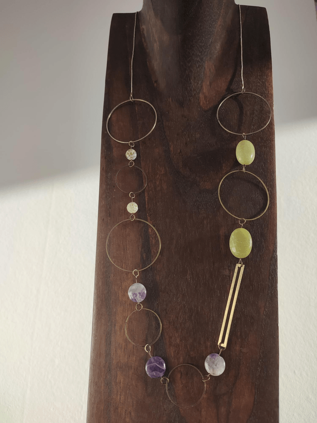 Sautoir améthyste et Jade véritable ( pierres naturelles), anneaux bronze, réglable, pièce unique 