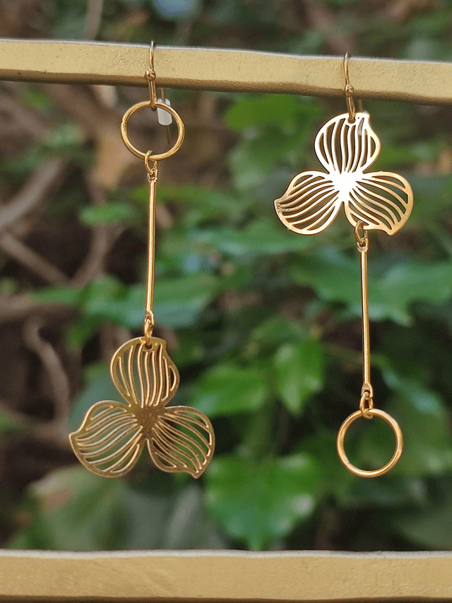 Z-Boucles d'oreilles fleurs et cercles asymétriques en acier inoxydable doré -sans nickel- pièce unique 