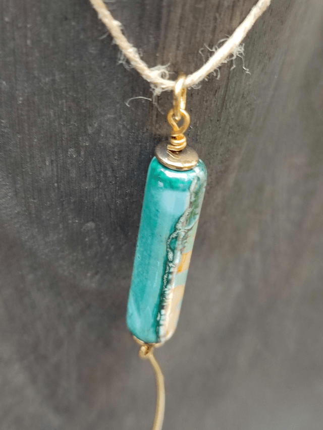Z-Collier céramique bleue vert avec de jolis reflets et pendentif tourbillon monté sur fil de lin réglable 