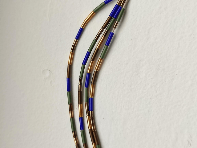 Collier tissé main en perles de verre miyuki tons de vert, bleu,or, violet, orange, réglable 