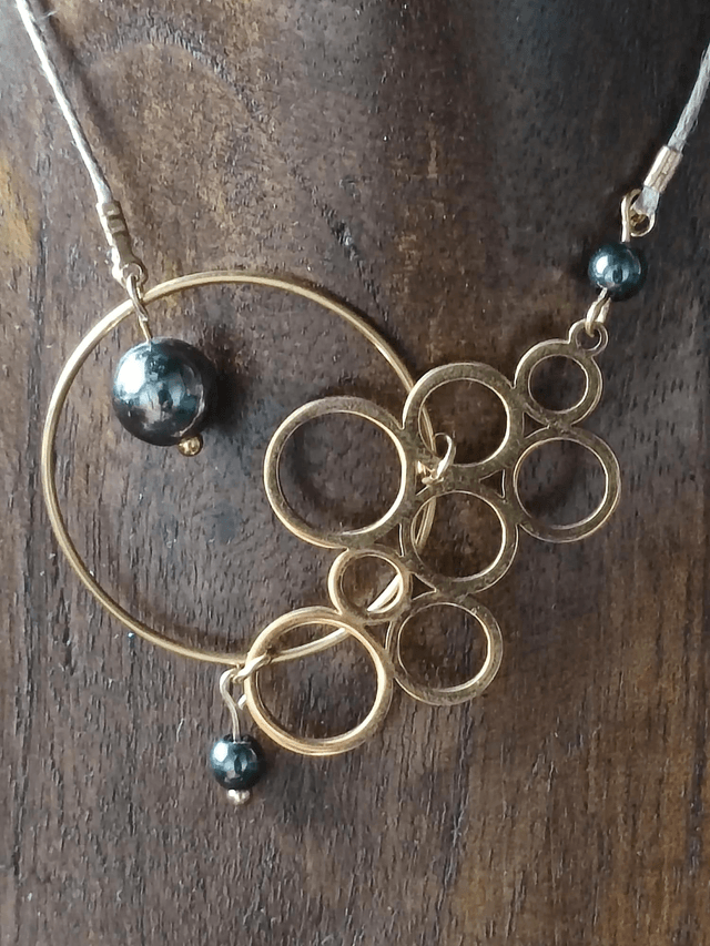 Z-Collier asymétrique perles en hématite, acier inoxydable doré monté sur fil de lin avec chaîne d'extension - pièce unique 