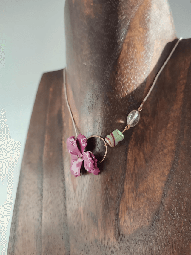 Z-Collier fleur fushia en acier et verre de Murano monté sur fil de lin avec chaîne d'extension, pièce unique 
