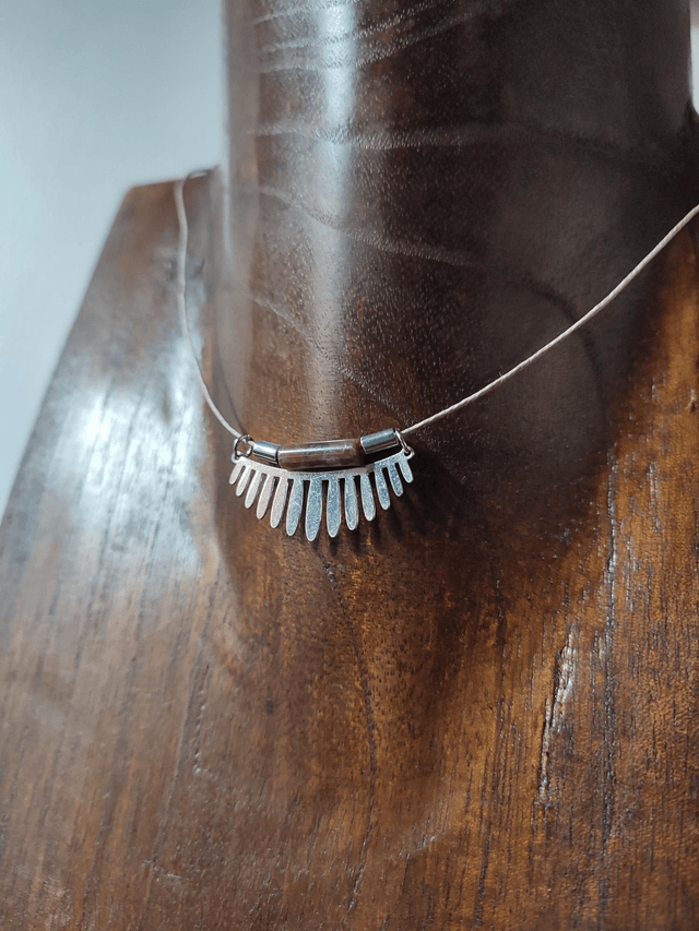 Collier agate indienne et pendentif en acier inoxydable argenté monté sur fil de lin avec chaîne d'extension, pièce unique 