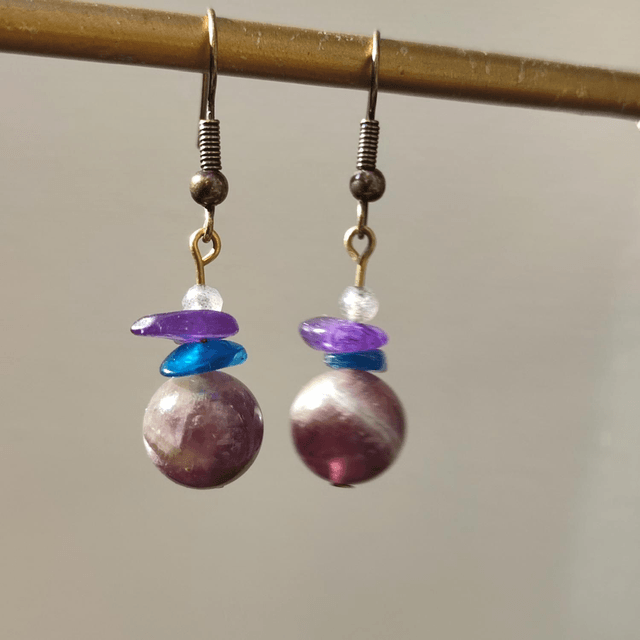 Boucles d'oreilles améthyste ,agate : pierres naturelles, fermoirs en laiton bronze, sans nickel, pièce unique 