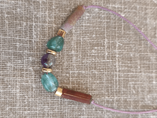 Z-Bracelet en pierres naturelles: apatite, améthyste, rhodonite réglable sur fil de lin 