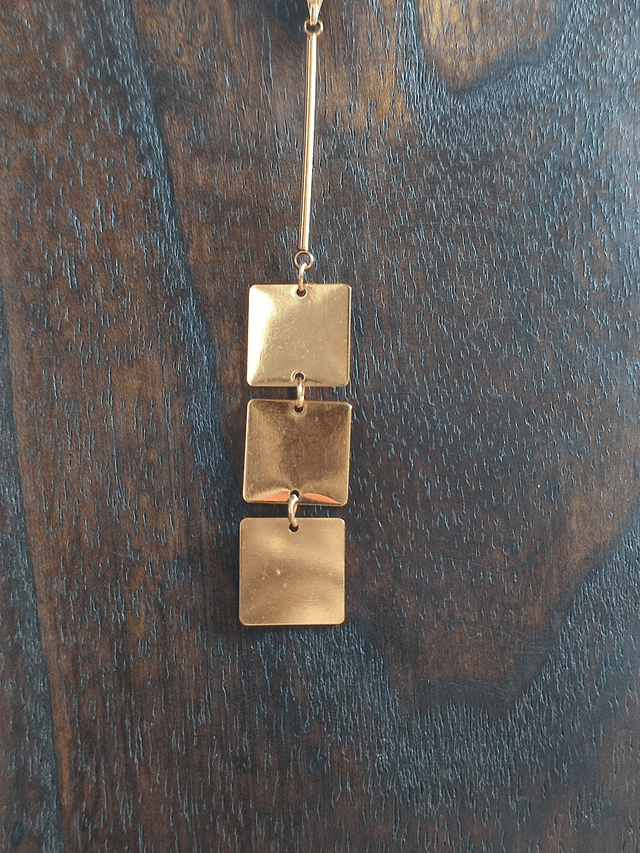 Z- Collier 3 carrés et tige dorés monté sur fil de lin avec chaîne d'extension en pièce unique 