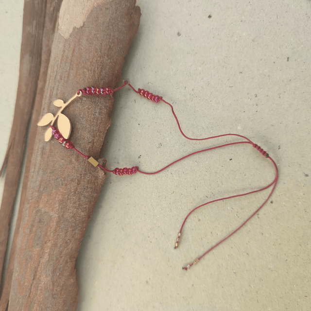 Bracelet feuille et verre rose fuchsia réglable 