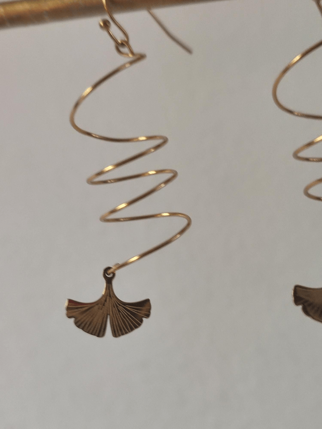 Z-Boucles d'oreilles "tourbillon" fleurs de ginkgo biloba acier inoxydable doré -sans nickel, pièce unique 