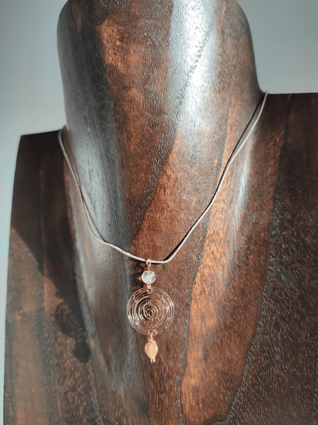 Collier cercle et cœur orange 🧡 monté sur fil de lin avec chaîne d'extension en acier inoxydable doré 