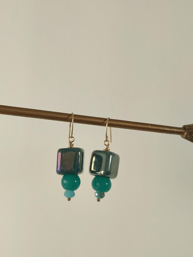 Boucles en céramique Bleu paon et perles de verre, sans nickel, pièce unique 