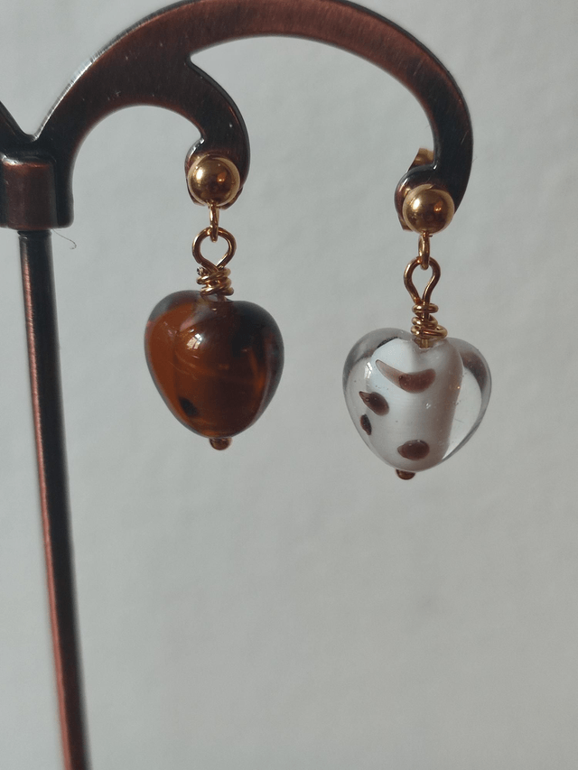 Z- Boucles d'oreilles coeur en verre marron et crème en acier inoxydable doré -sans nickel pièce unique 