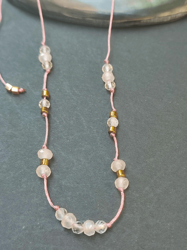 Bracelet agate rose pâle et cristal de roche ( pierres naturelles) monté sur fil de jade résistant et réglable 