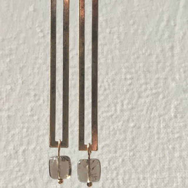 Boucles d'oreilles rectangle bronze et perles carrées en verre fumé, sans nickel, pièce unique 