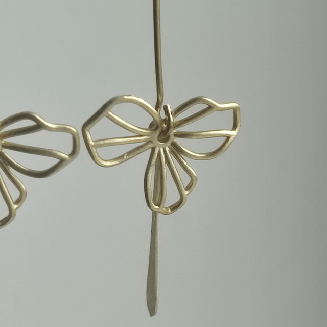 Fleurs laiton doré,attaches en acier inoxydable doré -sans nickel, pièce unique 