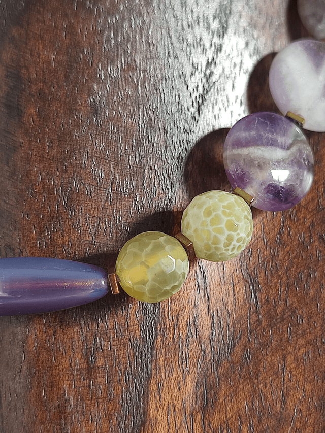 Z-Collier améthyste et Jade véritable (pierres naturelles)et perles oblongue violine en verre monté sur fil de lin réglable, pièce unique 