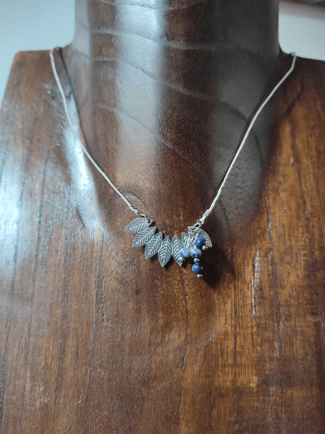 Collier feuille en argent et perles en lapis lazuli monté sur fil de lin avec chaîne d'extension, pièce unique 