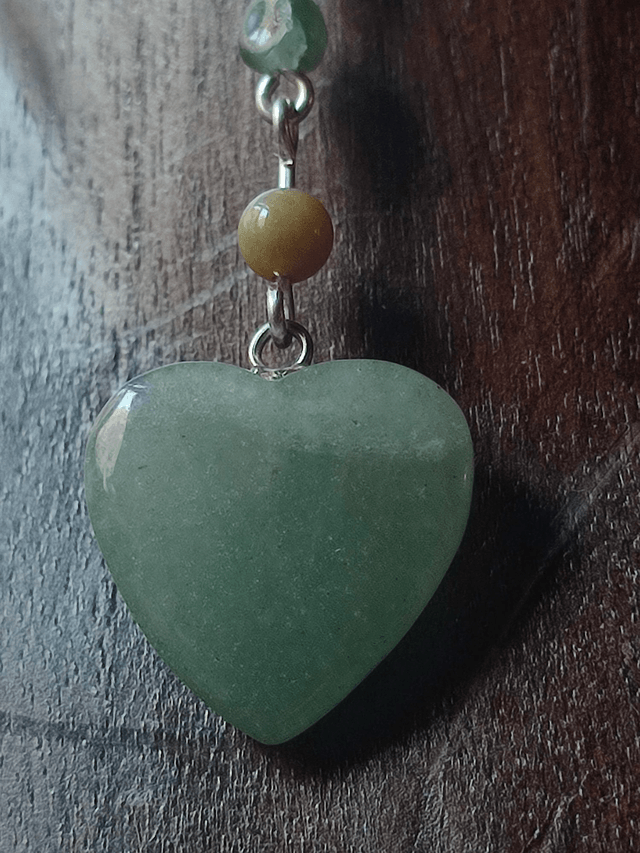 Collier pendentif coeur en aventurine verte ( pierre naturelle) monté sur fil de lin réglable avec chaîne d'extension en acier inoxydable argenté 