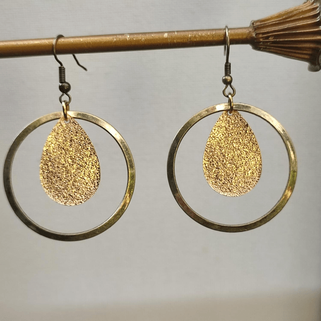 Cercles bronze et gouttes dorés sans nickel, pièce unique 