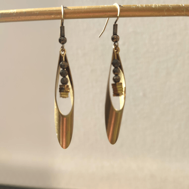 Boucles d'oreilles bronze et hématite :pierres naturelles , sans nickel, pièce unique 