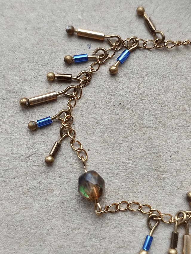 Bracelet verre et pampilles sur chaine, réglable, pièce unique 