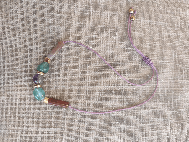 Z-Bracelet en pierres naturelles: apatite, améthyste, rhodonite réglable sur fil de lin 