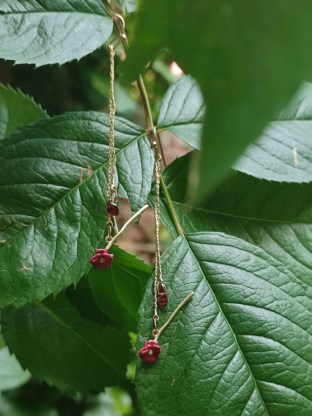 Boucles d'oreilles grenat& fleurs rouges sans nickel 