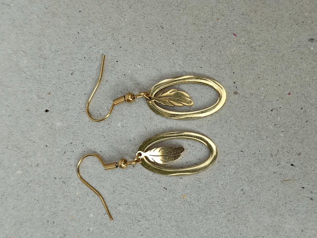 Boucles d'oreilles feuilles et ovales en acier inoxydable doré -sans nickel, pièce unique 