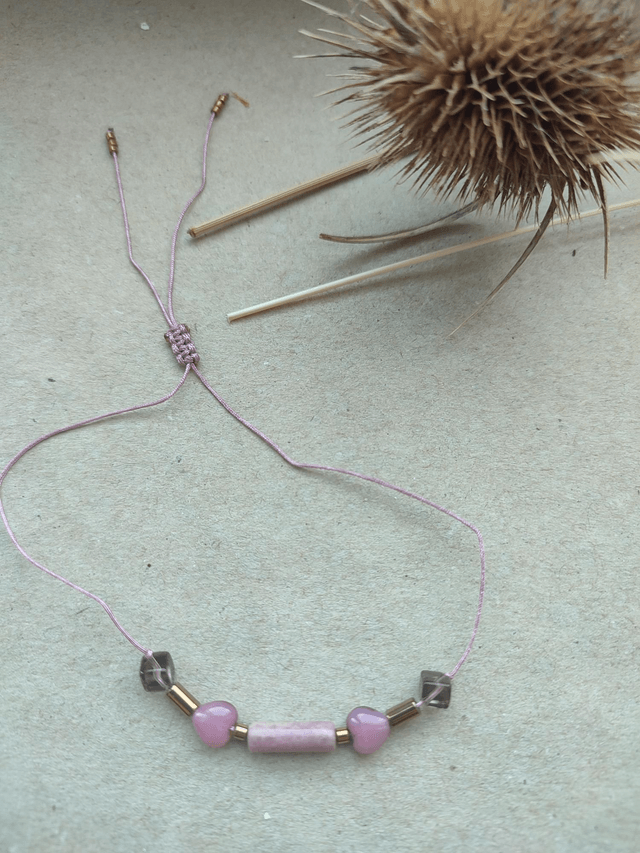 Z-Bracelet 2 coeurs 💓 en verre rose, rhodonite & hématite doré ( pierres naturelles) monté sur fil de jade très résistant, réglable 