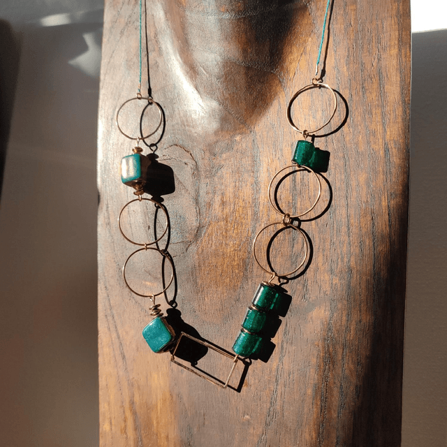 Sautoir céramique et verre" bleu paon"  acier inoxydable doré monté sur fil de lin réglable,- pièce unique 