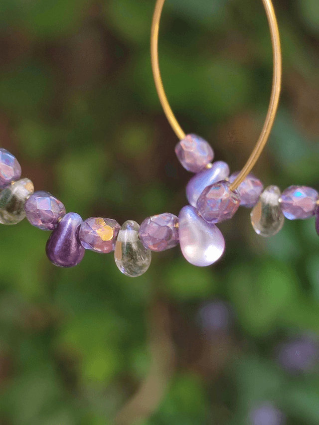 Créoles gouttes et perles en verre violine aux jolis reflets, acier inoxydable doré,pièce unique - sans nickel 