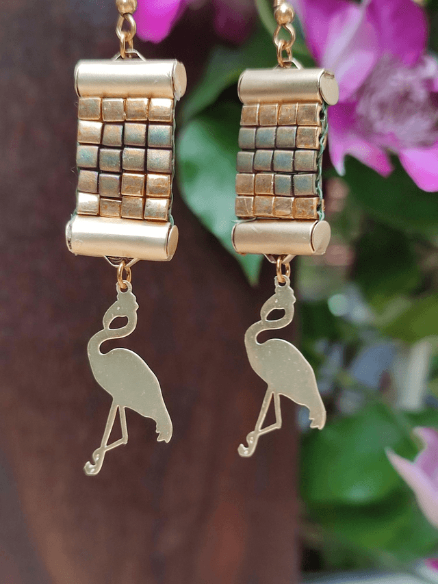 Boucles d'oreilles" flamant doré"tissées main nuances de mordoré/ bleu -sans nickel - pièce unique 