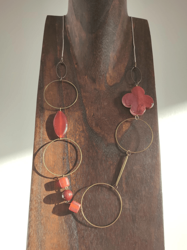 Z-Sautoir fleur en agate rouge - orange, perles en agate rouge foncé, anneaux bronze,réglable, pièce unique 