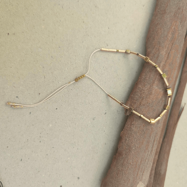 Bracelet carrés en hématite ( pierres naturelles) et verre, réglable et résistant 