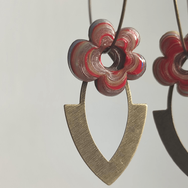 Créoles fleurs en verre de Murano et laiton bronze, sans nickel, pièce unique 