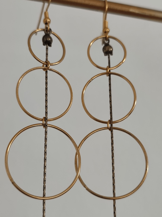 Z- Boucles d'oreilles longues cercles en acier inoxydable doré et chaîne en bronze. Fermoirs en acier inoxydable doré -sans nickel 