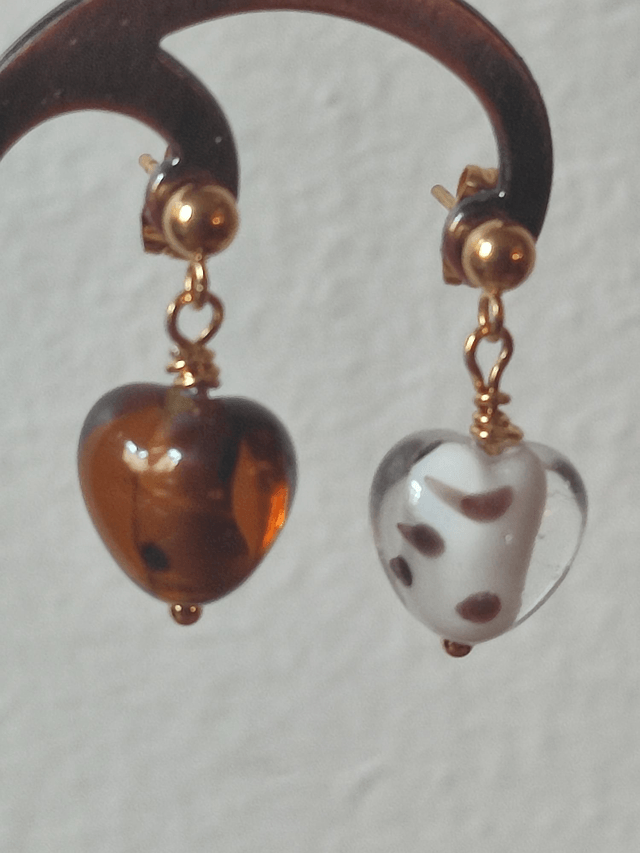 Z- Boucles d'oreilles coeur en verre marron et crème en acier inoxydable doré -sans nickel pièce unique 