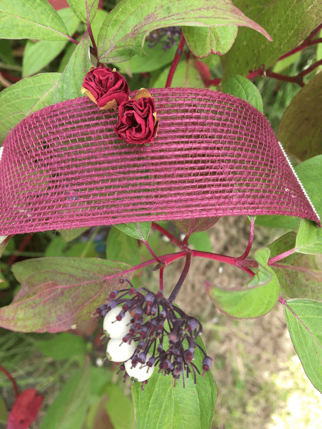 Manchette bordeaux avec petites fleurs bordeaux en acier inoxydable argenté avec chaîne d'extension, pièce unique 