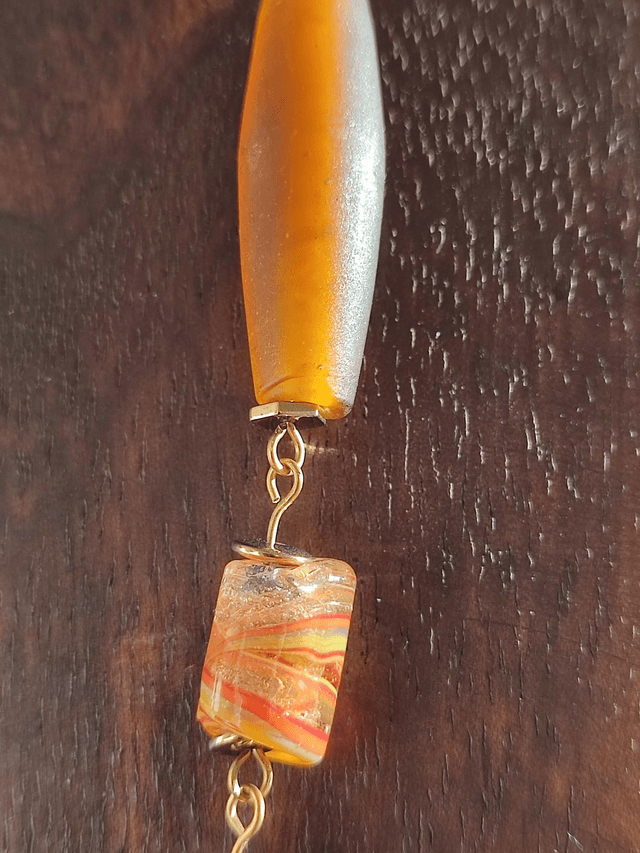 Sautoir fleur en agate ( pierres naturelles) verre trempé et verre de Murano monté sur fil de lin réglable, pièce unique 