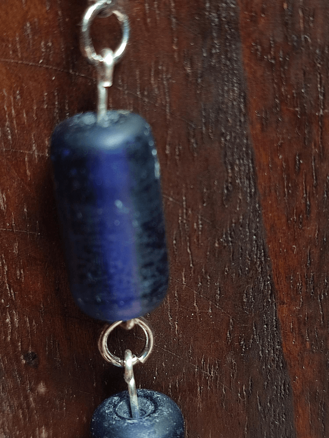 Z- Sautoir " couleur argent" verre bleu nuit mat et fleur argentée monté sur fil de lin réglable -pièce unique 