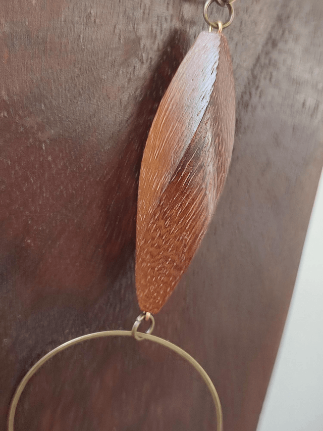 Sautoir verre, bois, céramique orange -rose, anneaux bronze réglable pièce unique 