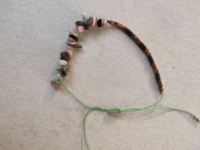 Z-Bracelet tourmaline ( pierres naturelles) et hématite doré réglable, sur fil de jade