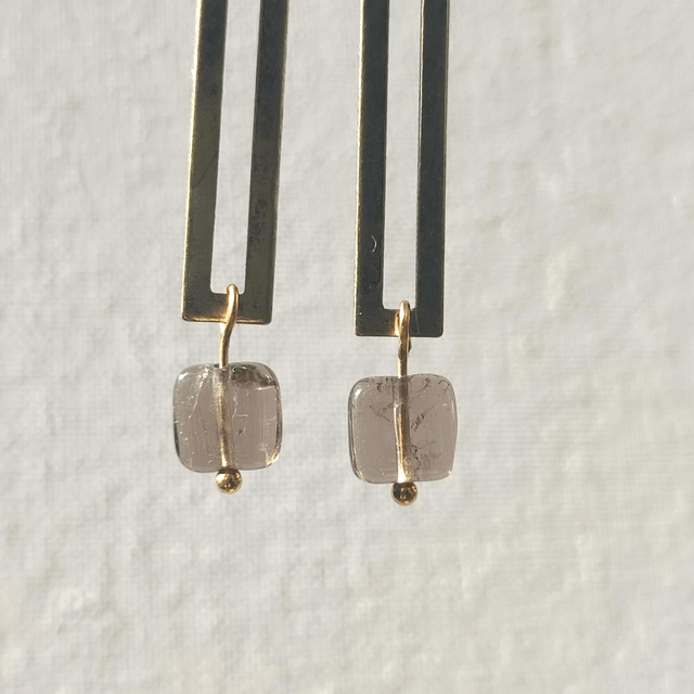 Boucles d'oreilles rectangle bronze et perles carrées en verre fumé, sans nickel, pièce unique 