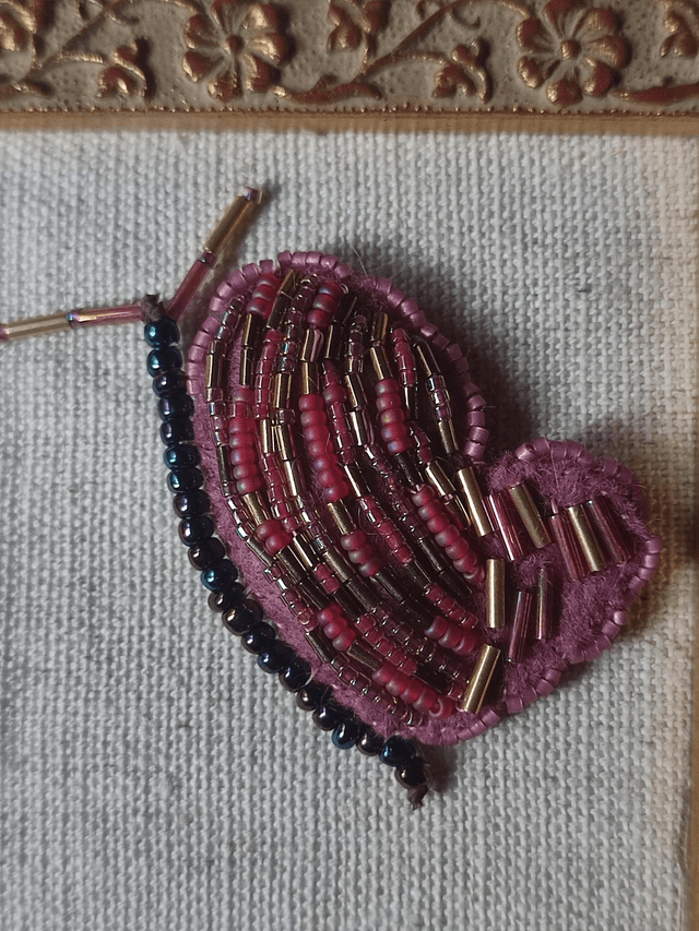 Broche " papillon 🦋" rose,or,noir tissée main en perles de verre miyuki, pièce unique 