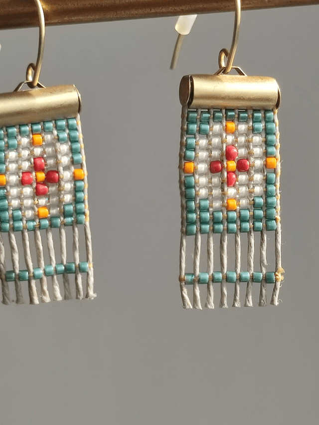 Boucles d'oreilles tissées à la main sur fil de lin avec perles miyuki -sans nickel -bleu, blanc, orange & sienne 