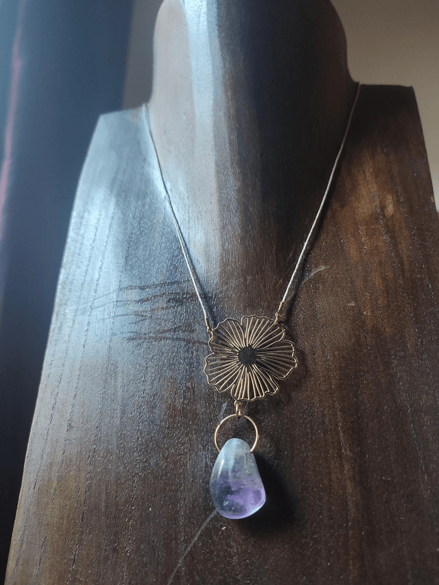 Z-Collier améthyste véritable et fleur dorée monté sur fil de lin réglable avec chaîne d'extension, pièce unique 