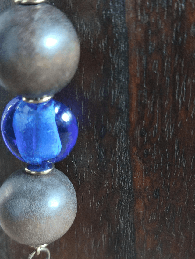 Z-Sautoir fleur en verre de Murano, bois & verre bleu monté sur fil de lin réglable 