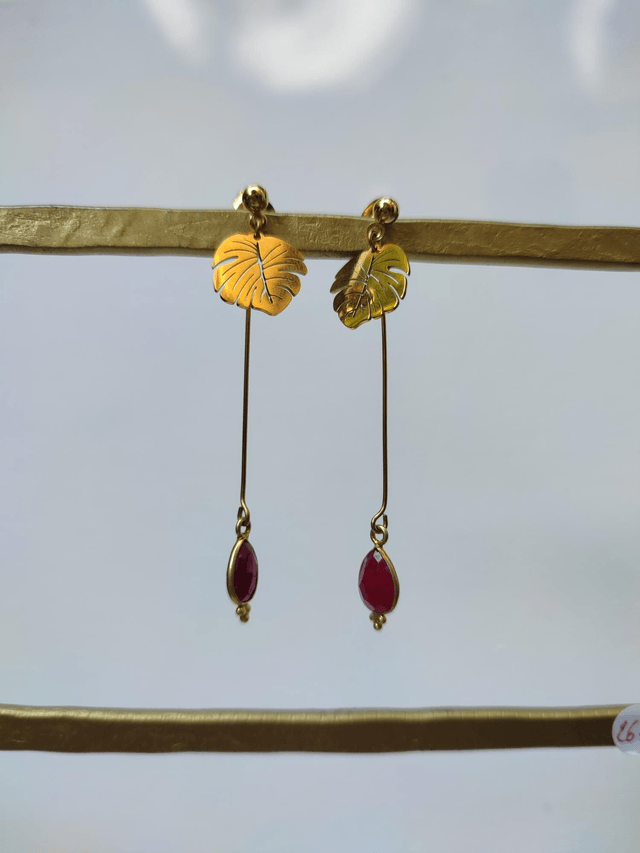 Boucles d'oreilles longues feuilles et agate rose (pierres naturelles)acier inoxydable doré -sans nickel, pièce unique 