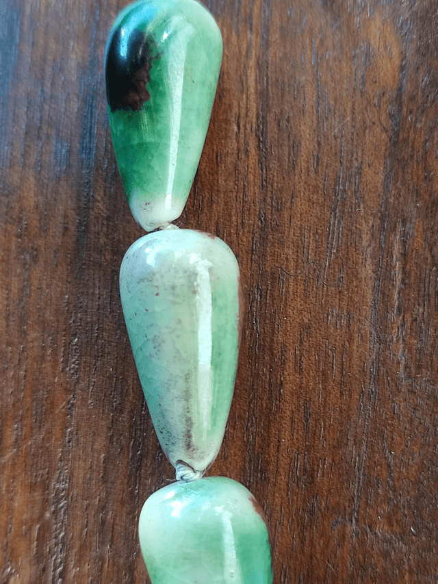 Céramique "artisanale" grès émaillé turquoise & vert, collier long monté sur fil de lin réglable - pièce unique -