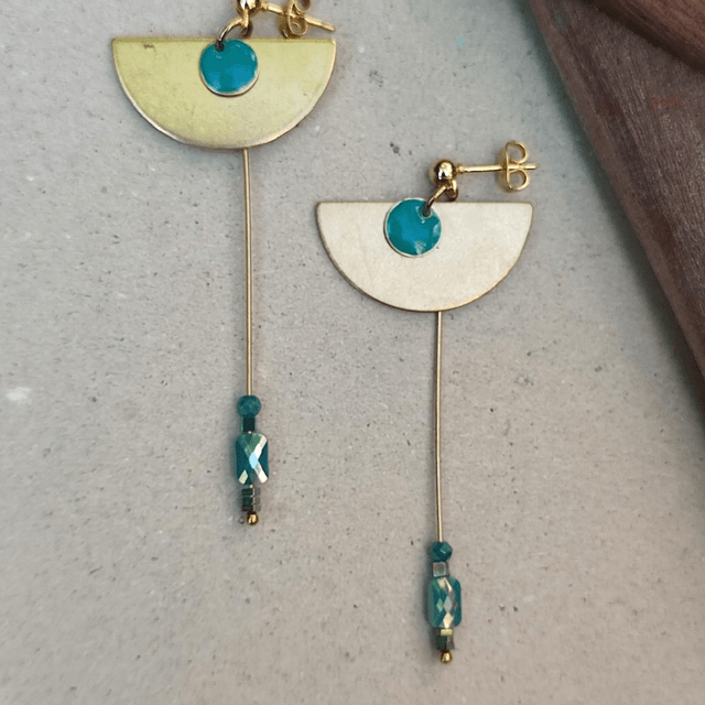 Boucles d'oreilles email et verre turquoise, acier inoxydable doré -sans nickel, pièce unique 